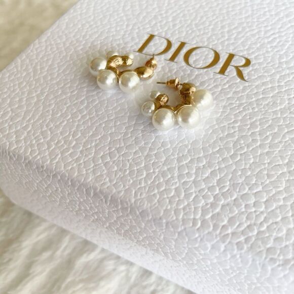 White and Gold Pearl Earrings - Picture 3 of 4